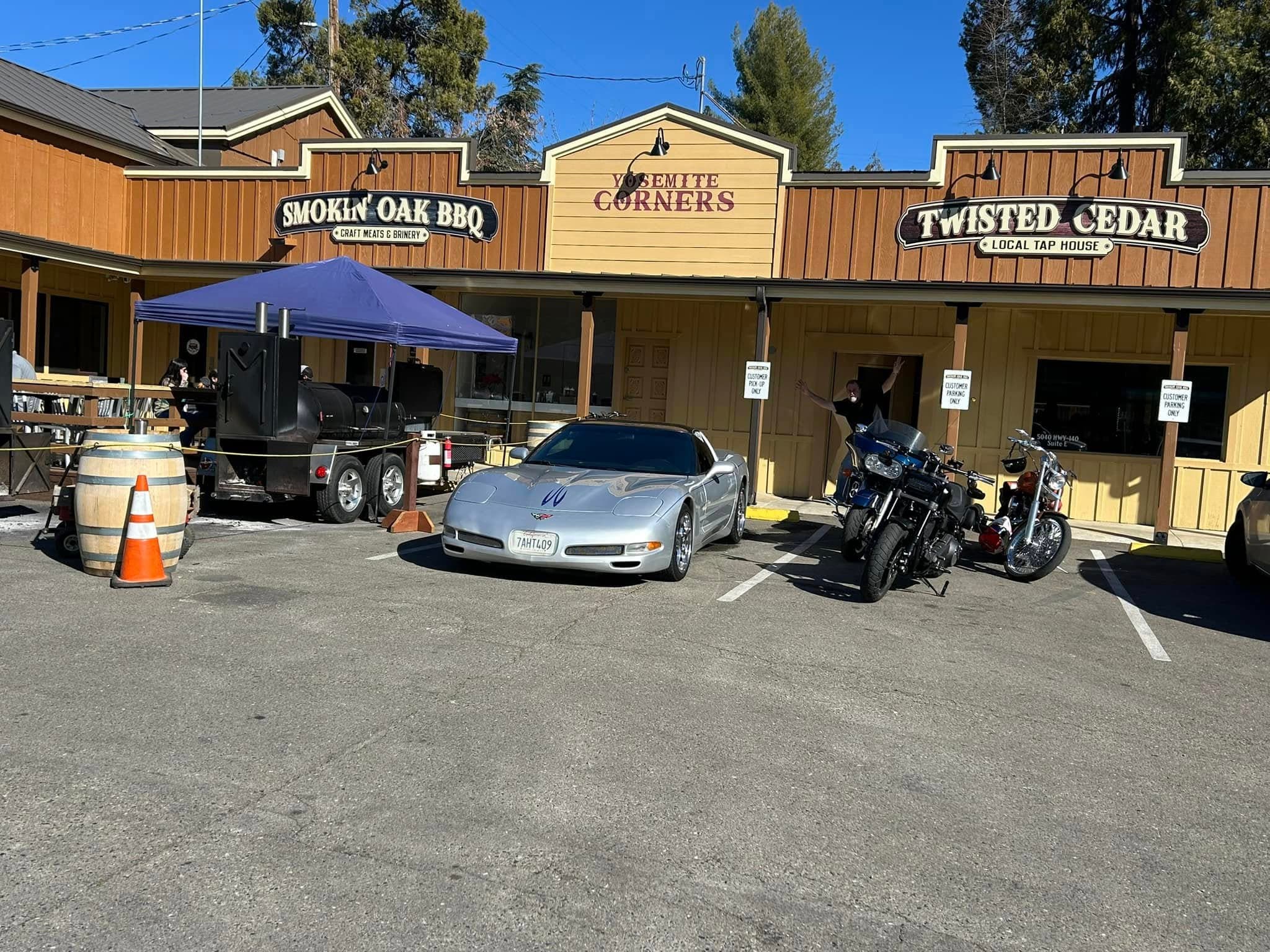 Exterior of Smokin' Oak