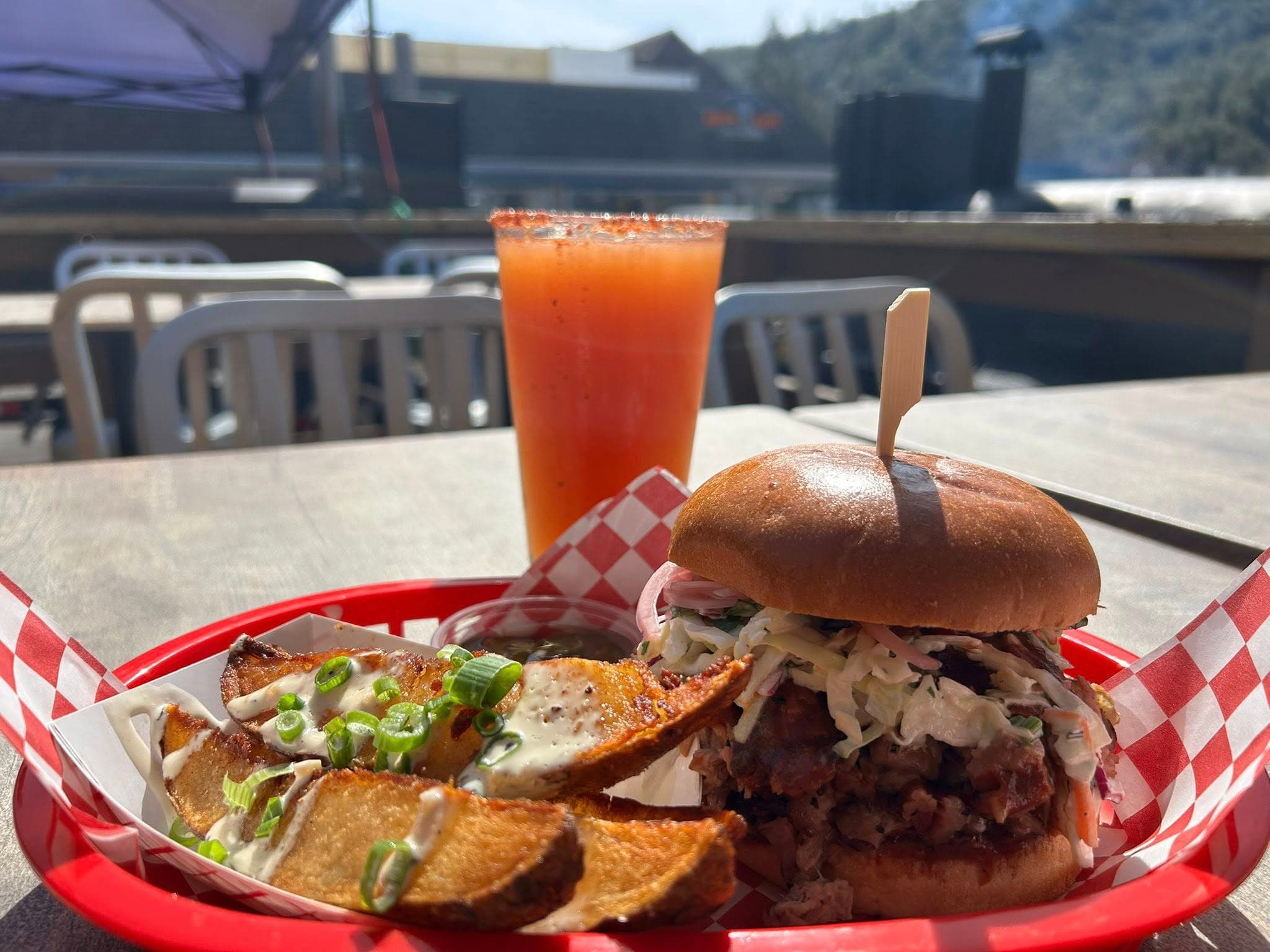 Pulled Pork sandwich with Jojo Potatoes